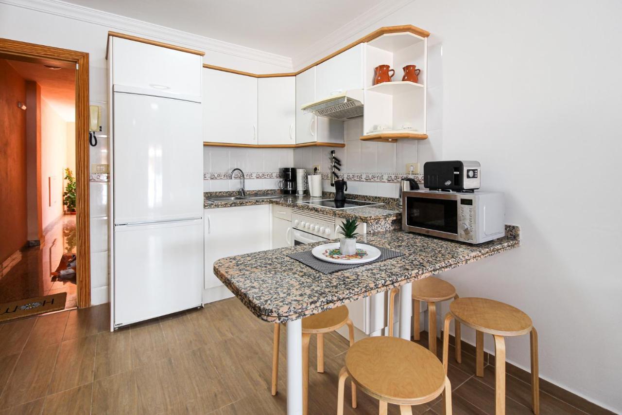 Beautiful Renovated Apartment With Air Conditioning Just Steps From The Sea In Playa San Juan Екстериор снимка