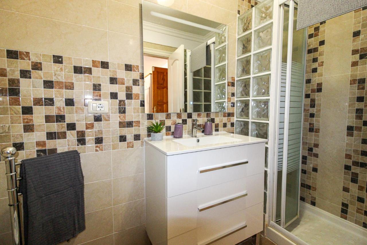 Beautiful Renovated Apartment With Air Conditioning Just Steps From The Sea In Playa San Juan Екстериор снимка