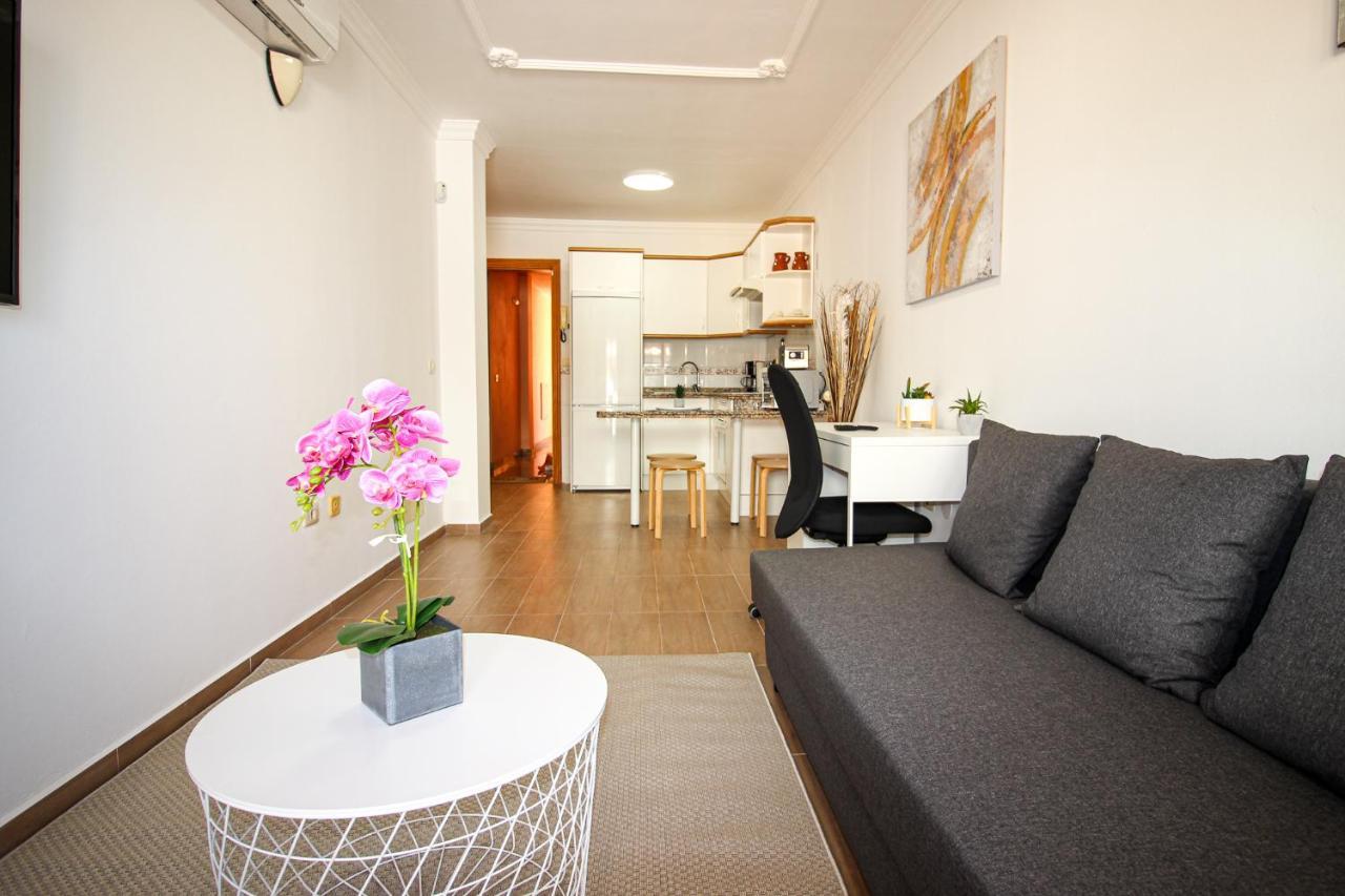 Beautiful Renovated Apartment With Air Conditioning Just Steps From The Sea In Playa San Juan Екстериор снимка