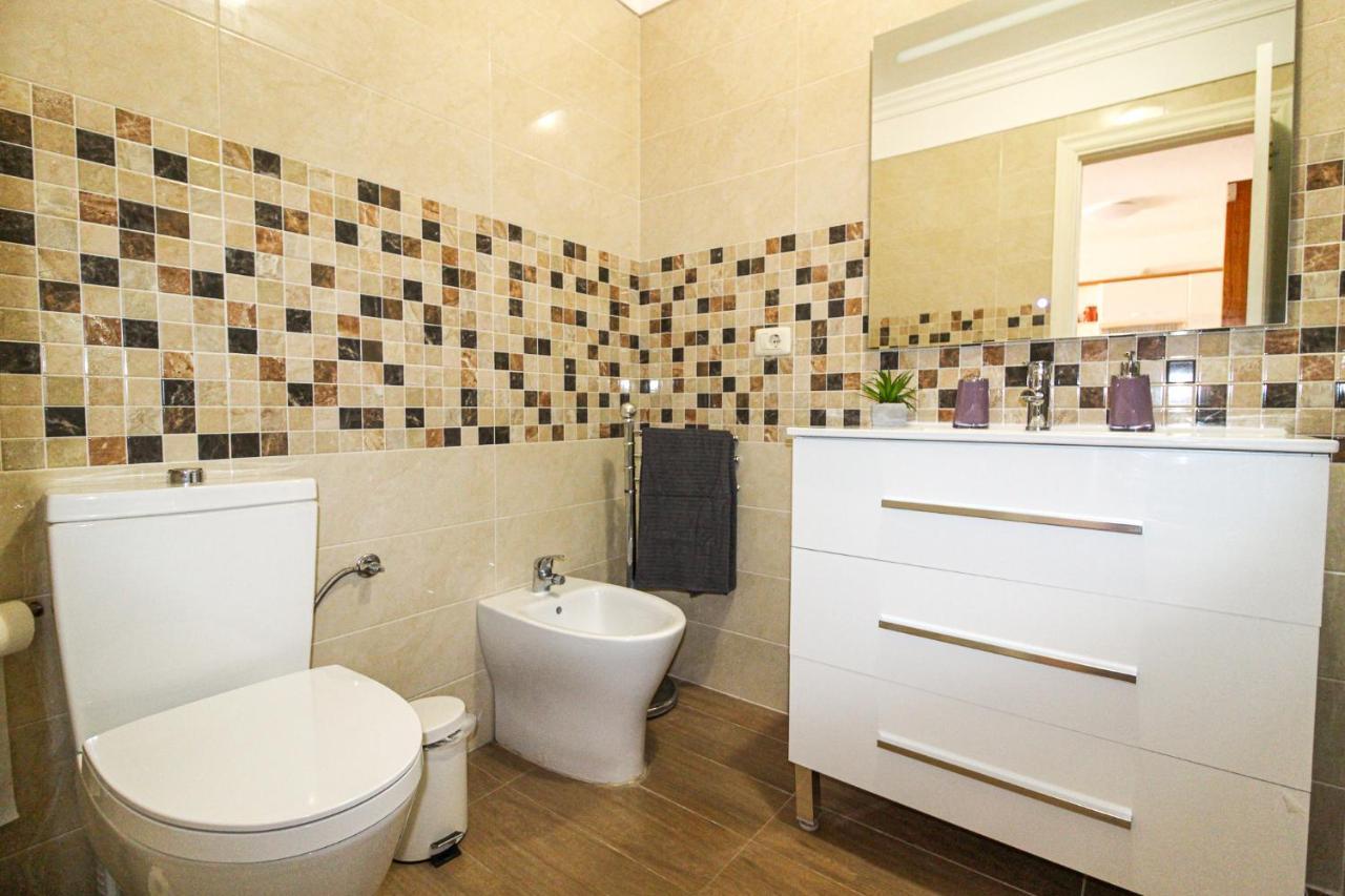 Beautiful Renovated Apartment With Air Conditioning Just Steps From The Sea In Playa San Juan Екстериор снимка
