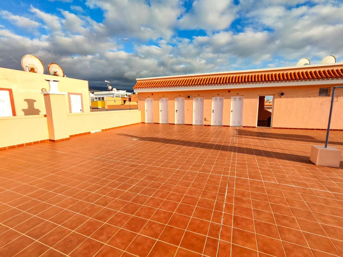 Beautiful Renovated Apartment With Air Conditioning Just Steps From The Sea In Playa San Juan Екстериор снимка